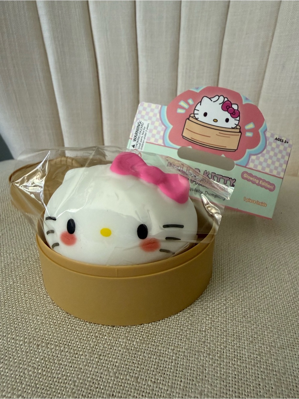 NEW OPEN Sanrio HELLO KITTY dumpling GLOWING glow in the dark squishy cat white